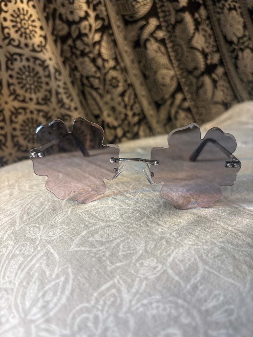 Women's Pink Flower-Shaped Rimless Sunglasses